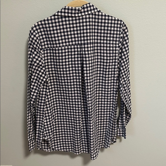 Old Navy gingham shirt classic meets playful - Picture 5 of 7